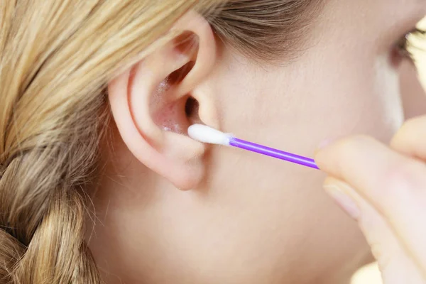 Woman cleaning ear with cotton swabs closeup — Stock Photo, Image