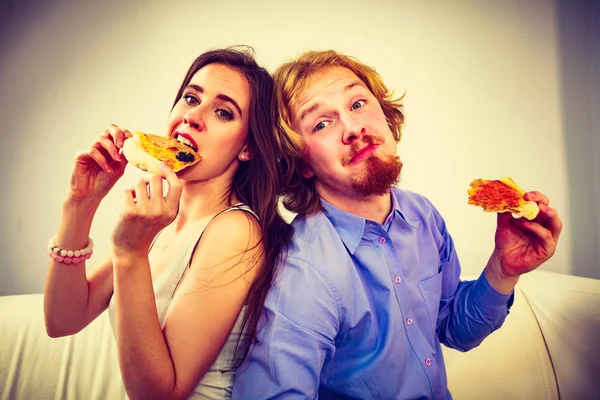 Pareja comiendo pizza —  Fotos de Stock