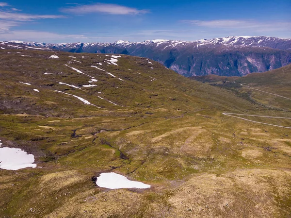 Paisagem de montanhas. Rota cênica norueguesa Aurlandsfjellet — Fotografia de Stock