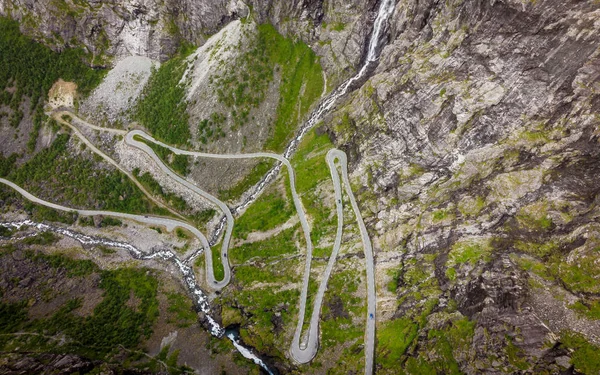 Trollstigen bergsväg i Norge — Stockfoto