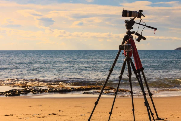 Camera taking picture film of sea coast — Stock Photo, Image