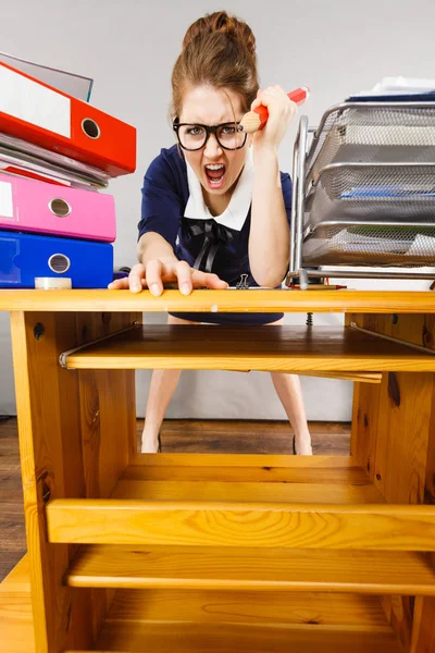 Arrabbiato pazzo donna d'affari di essere furioso — Foto Stock