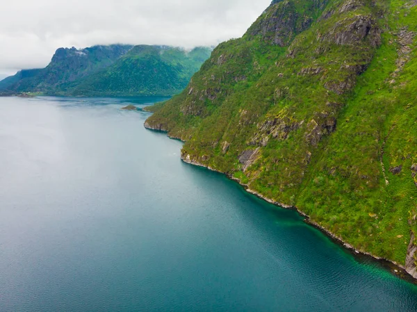 Fjord landschap. Lofoten Islands Noorwegen — Stockfoto