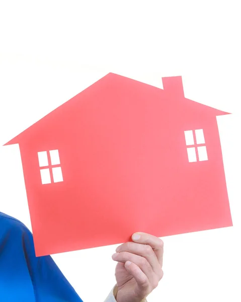 Kağıt kırmızı ev modeli tutan adam — Stok fotoğraf