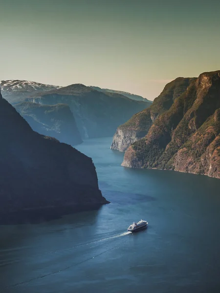 Paesaggio fiordo Aurlandsfjord in Norvegia — Foto Stock