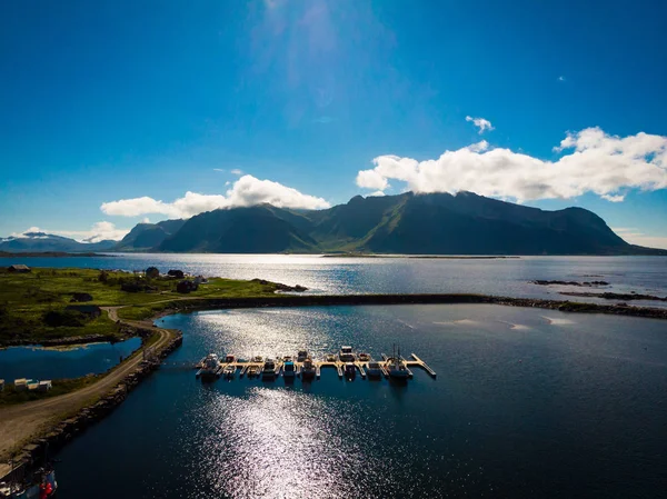 Paisaje marino en Hovsund village Lofoten Noruega — Foto de Stock