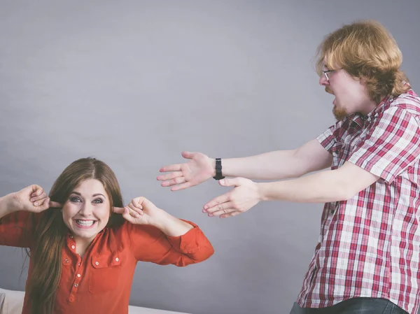 Man and woman having fight — Stock Photo, Image