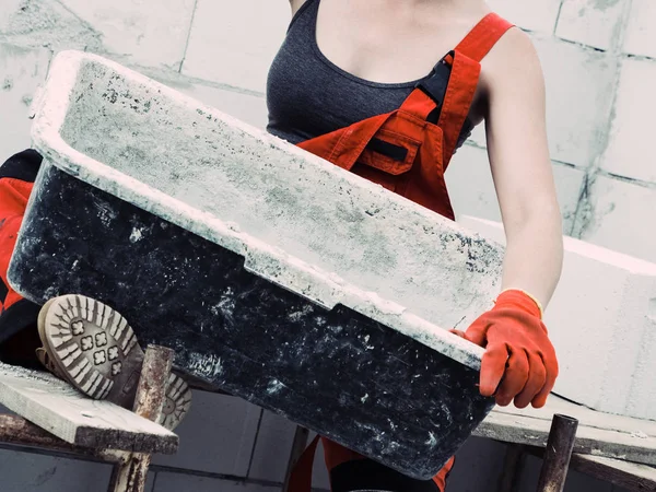 Vrouwelijke bouwer werken nieuwbouw nieuw huis — Stockfoto