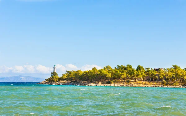 Seascape med fyr nära Gythio Grekland — Stockfoto