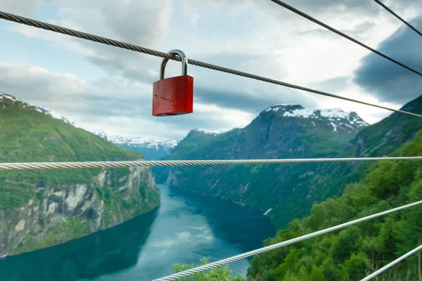 Red padlock and Geirangerfjord from Flydasjuvet viewpoint Norway — Stock Photo, Image