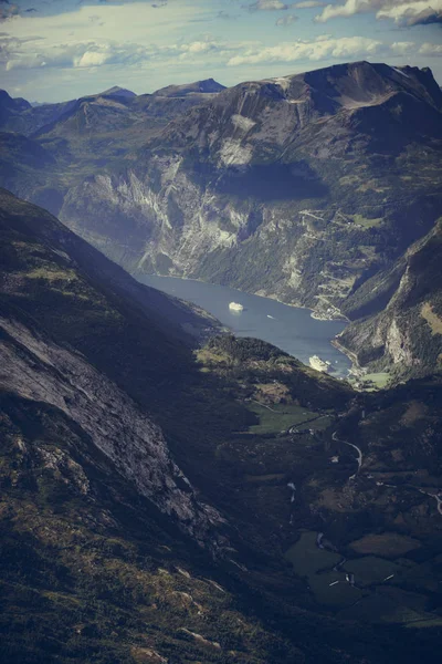Fjord Geiranger do ponto de vista de Dalsnibba, Noruega — Fotografia de Stock