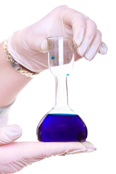 Mulher química segura frasco de teste — Fotografia de Stock