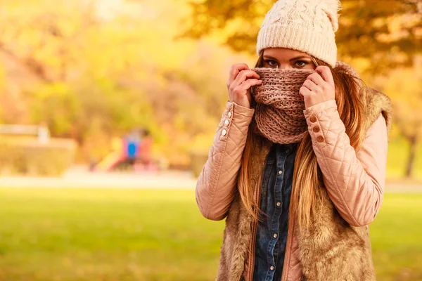 Girl hiding her face with scarf — Stock Photo, Image