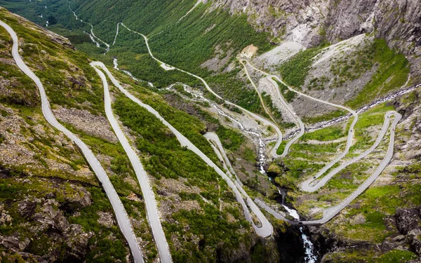 Estrada de montanha Trollstigen na Noruega — Fotografia de Stock