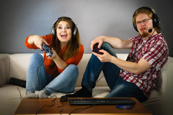 Gaming couple playing games — Stock Photo, Image