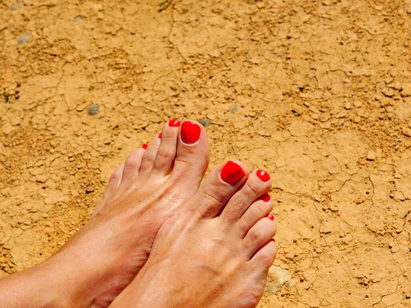 Weiblicher Fuß am Strand — Stockfoto