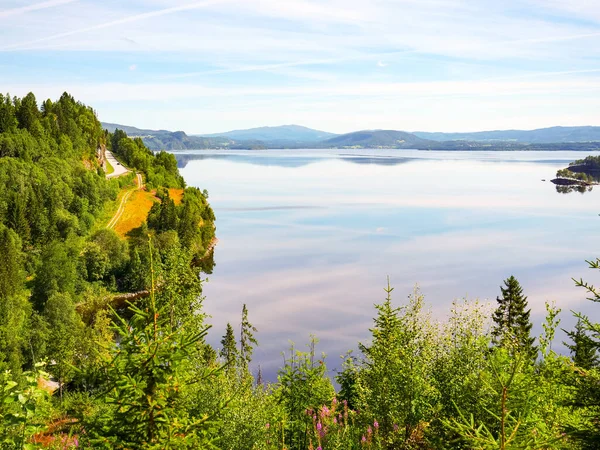 ノルウェーの Snasa 湖、風光明媚な自然 — ストック写真