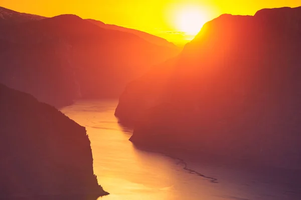 Paisaje de fiordos al atardecer, Noruega —  Fotos de Stock