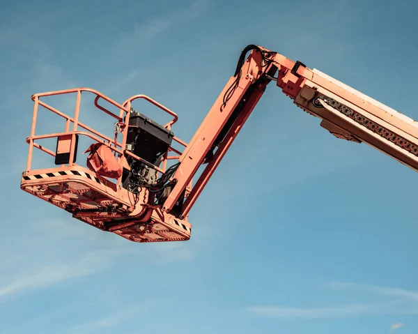 Mand lift op bouwplaats — Stockfoto