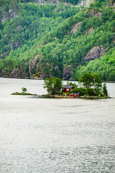Fjord landscape with hytte on isle, Norway — Stock Photo, Image