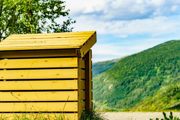 Área de parada de descanso limpio en noruego naturaleza — Foto de Stock