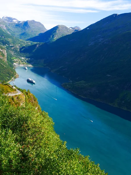 Fjord Geirangerfjord, komppal, Norvégia. — Stock Fotó