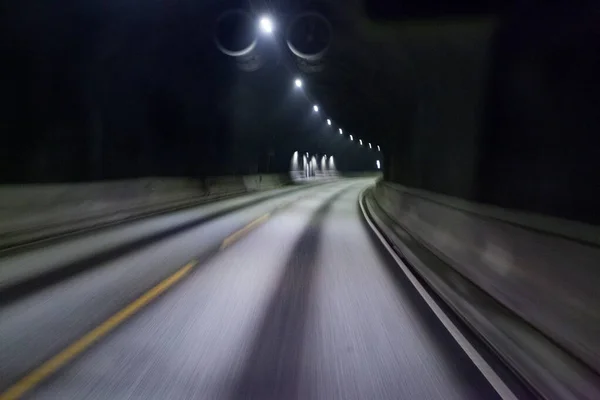 Estrada de túnel vazia com borrão de movimento, Noruega — Fotografia de Stock
