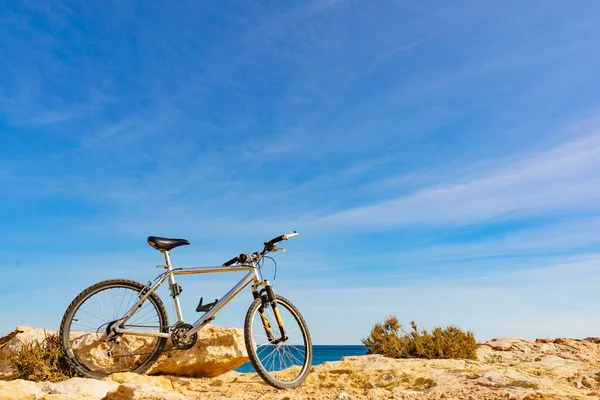 Bicycle on beach, active lifestyle. — Stock Photo, Image