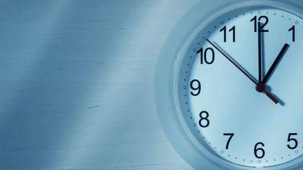 Reloj Colgando Pared Marcando Una Hora — Foto de Stock