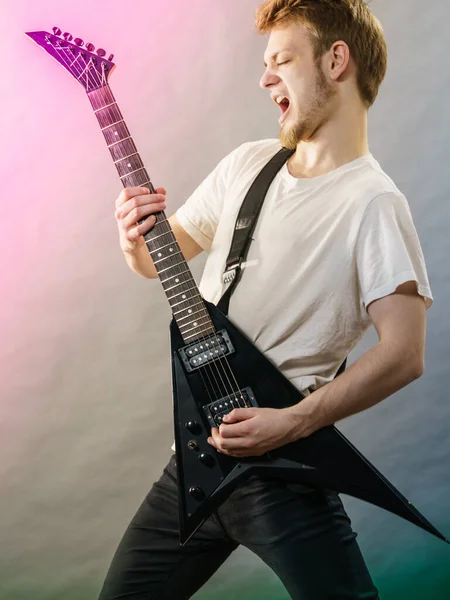 Hombre Apasionado Por Hobby Musical Tocando Guitarra Eléctrica Emocionalmente — Foto de Stock