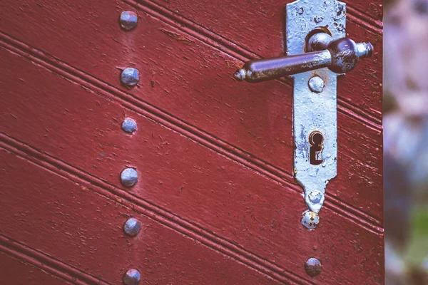 Vieille Porte Vintage Bois Couleur Marron Rouge Avec Rivets Métalliques — Photo