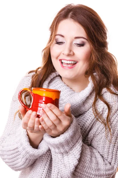 Mujer Vestida Con Ropa Abrigo Suéter Gris Con Buena Taza —  Fotos de Stock