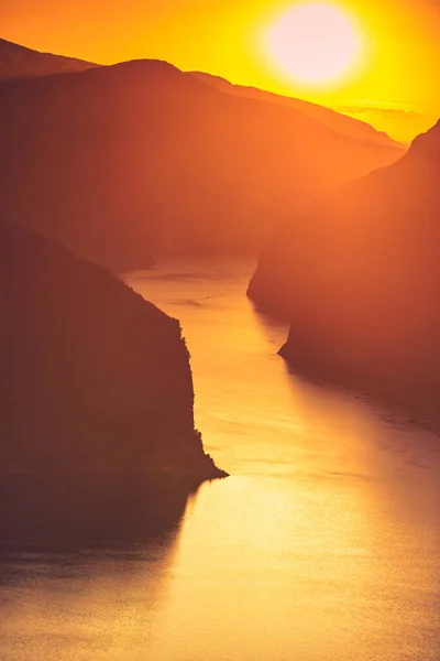 日落时分 挪威斯堪的纳维亚半岛的Aurlandsfjord峡湾景观 国家旅游路线Aurlandsfjellet — 图库照片