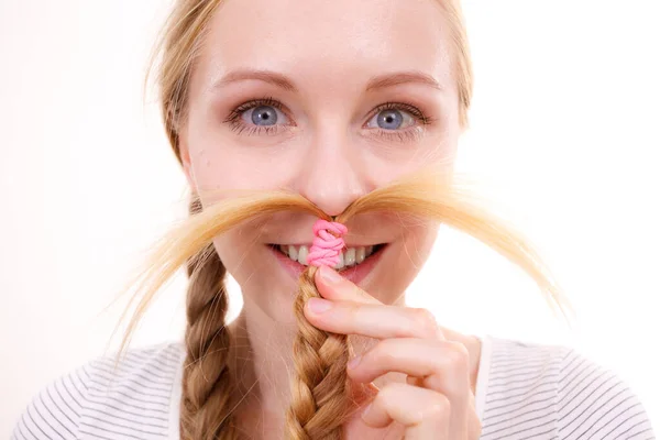 Chica Rubia Trenza Pelo Con Lazo Cinta Rosa Cuidado Del — Foto de Stock