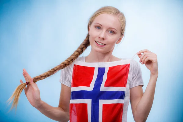 Chica Rubia Trenza Pelo Con Bandera Noruega Azul Gente Escandinava —  Fotos de Stock