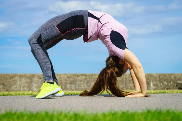 Mujer Joven Atractiva Forma Estupenda Que Usa Ropa Moda Que — Foto de Stock