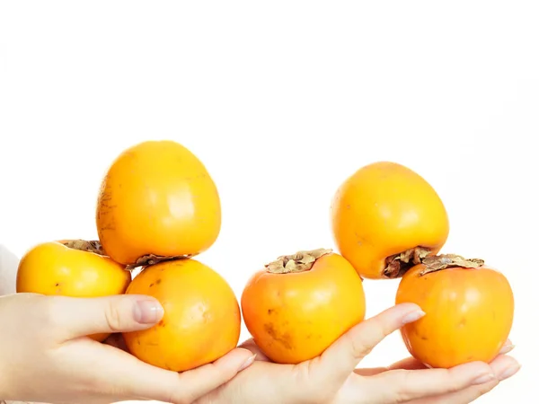 Weibliche Hand Die Kaki Früchte Hält Auf Weiß Gesunde Ernährung — Stockfoto