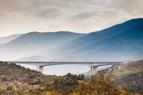 Most Malowniczych Górach Macedonii Infrastruktura — Zdjęcie stockowe
