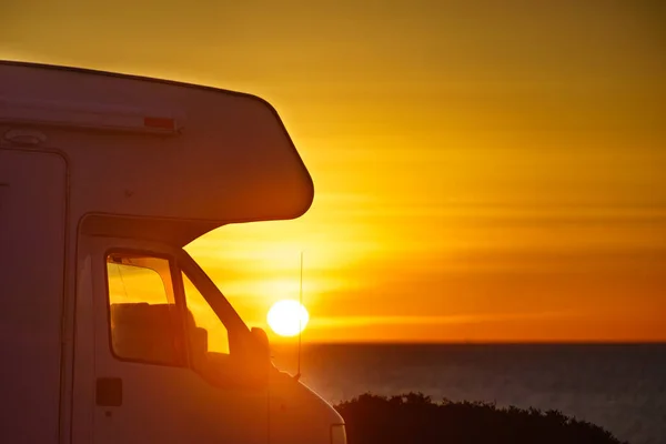 Vehículo Recreativo Caravana Amanecer Costa Mediterránea España Camping Playa Naturaleza — Foto de Stock