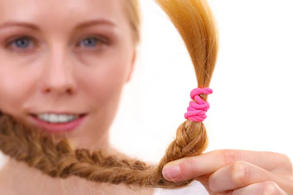 Blond Meisje Vlechthaar Met Roze Lint Strik Haarverzorging Haarstyling — Stockfoto