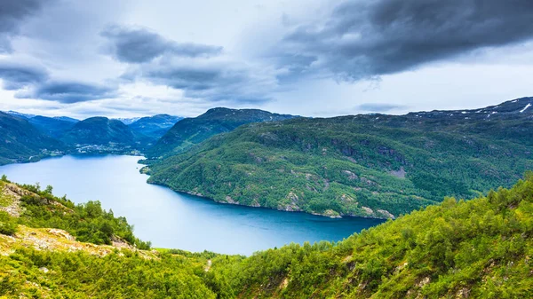 Τουριστικές Διακοπές Και Ταξίδια Ορεινό Τοπίο Και Φιόρδ Στη Νορβηγία — Φωτογραφία Αρχείου