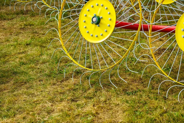 Trator Com Ancinho Feno Roda Rotativa Máquina Agrícola Visualização Detalhes — Fotografia de Stock