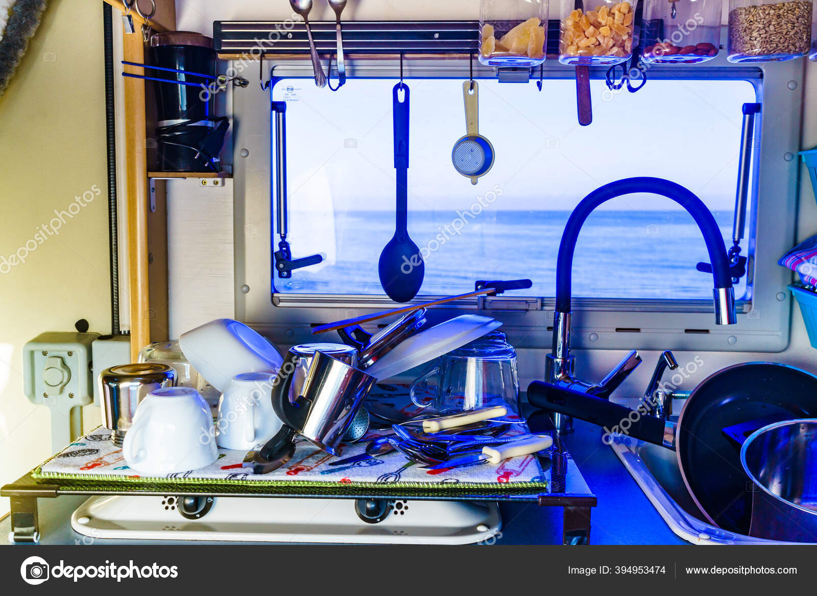 https://st4.depositphotos.com/1735158/39495/i/1600/depositphotos_394953474-stock-photo-caravan-dishwashing-kitchen-many-clean.jpg