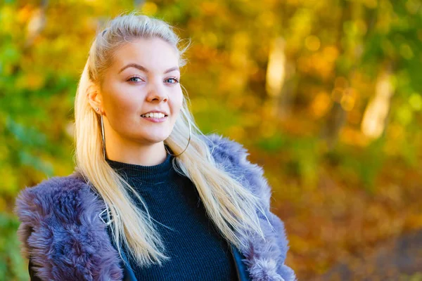 Long Hair Blonde Young Woman Portrait Outdoor Sunny Autumnal Day — Stock Photo, Image