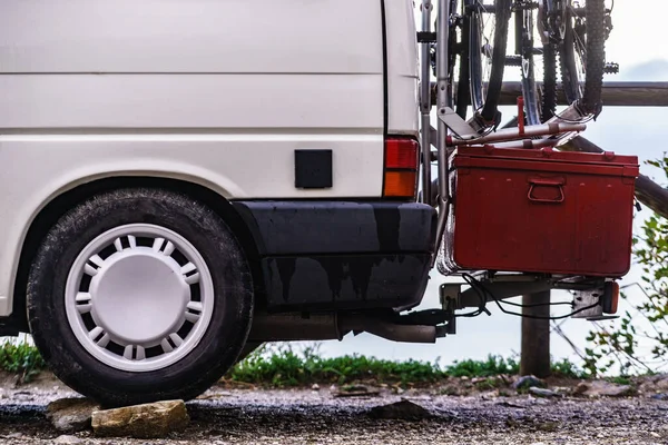 Van Met Opbergdoos Fietsen Kamperen Aan Kust Spanje Campervan Gebruikt — Stockfoto