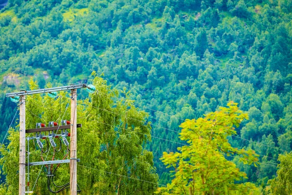 Tralicci Elettrici Linee Elettriche Torri Alta Tensione Nel Paesaggio Montano — Foto Stock