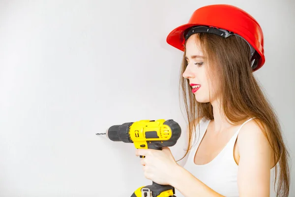 Young Woman Using Power Driil Work Home Girl Working Flat — Stock Photo, Image