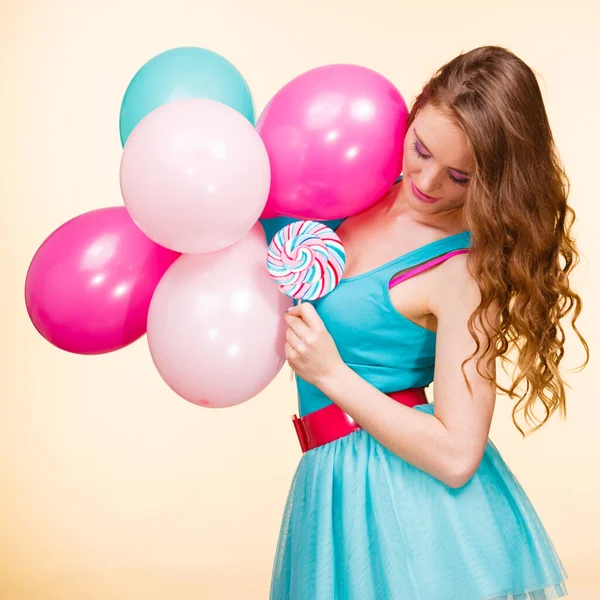 Femme Jolie Fille Gaie Tenant Des Ballons Colorés Sucette Douce — Photo