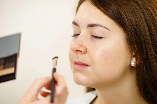 Two Women Face Painting Makeup Artist Applying Shadows Model Eye — Stock Photo, Image