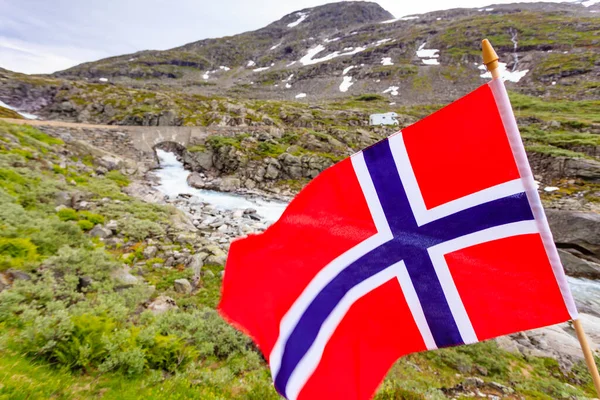 Norwegian Flag Waving Wind Camper Car Mountains Background Travel Holidays — Stock Photo, Image